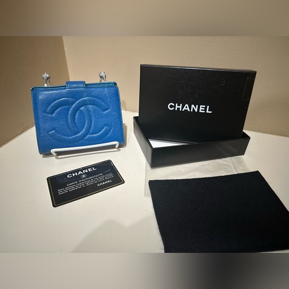 Chanel Cobalt Blue Caviar Leather Kisslock Bifold Vintage Wallet W/Box - Picture 1 of 12